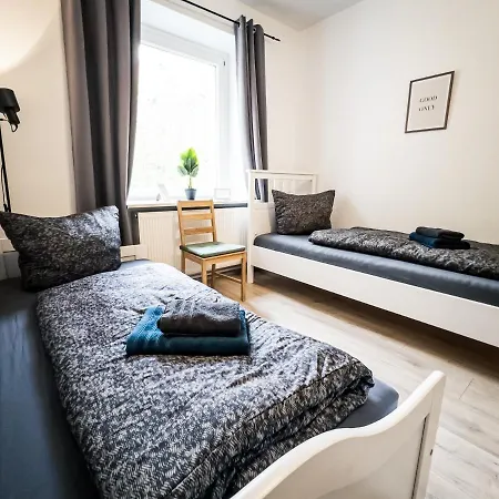 Ruhige 2 Schlafzimmer Wohnung: 5 Einzelbetten + Kueche, Modernes Bad, Tv, Waschmaschine Leipzig