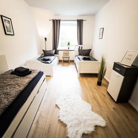Ruhige 2 Schlafzimmer Wohnung: 5 Einzelbetten + Kueche, Modernes Bad, Tv, Waschmaschine Apartment Leipzig