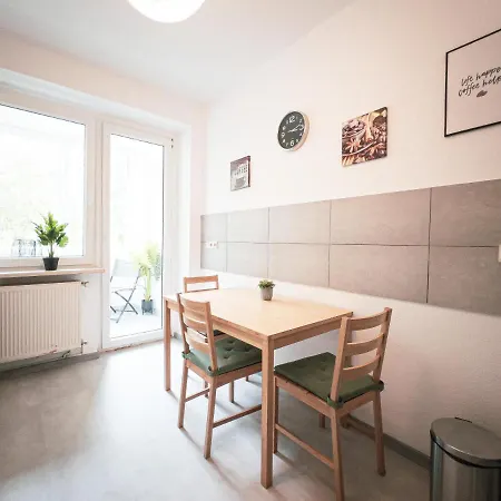 Ruhige 2 Schlafzimmer Wohnung: 5 Einzelbetten + Kueche, Modernes Bad, Tv, Waschmaschine Apartment Leipzig
