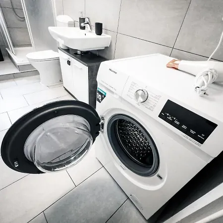 Ruhige 2 Schlafzimmer Wohnung: 5 Einzelbetten + Kueche, Modernes Bad, Tv, Waschmaschine * Leipzig