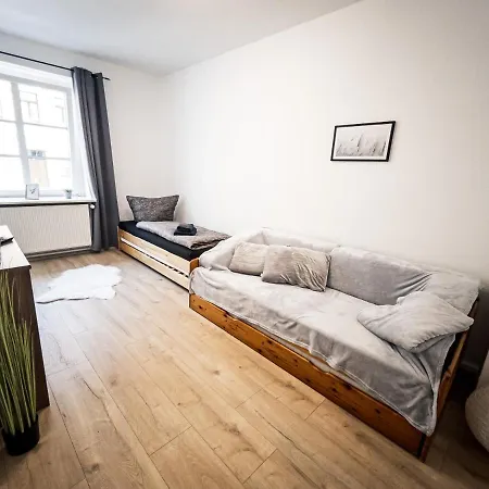 Ruhige 2 Schlafzimmer Wohnung: 5 Einzelbetten + Kueche, Modernes Bad, Tv, Waschmaschine Apartment Leipzig